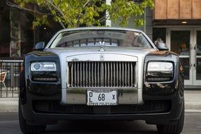 black rolls royce car