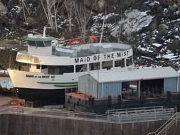 maid of the mist ship in harbor at winter