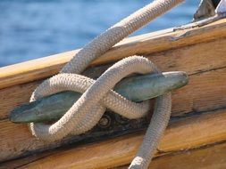 knot dew sail