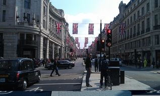 traffic light on london street