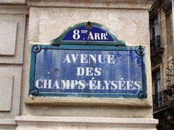 sign on a city street in Paris