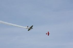 photo of air show of planes in flight