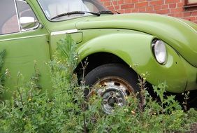 green rusty retro car