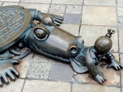 sculpture of an aligator in Brooklyn