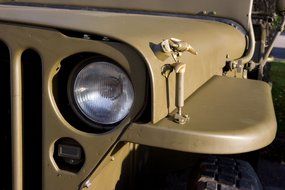 front light of oldtimer jeep car