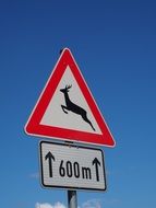 warning sign about the appearance of a deer after 600 meters
