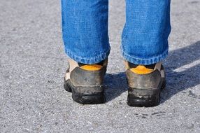 feet in road shoes