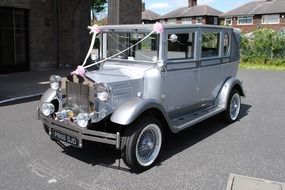 vintage edding car, silver rolls-royce