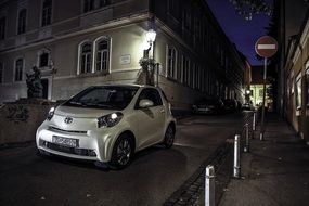 little car toyota iq