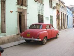 Picture of old car in Cuba