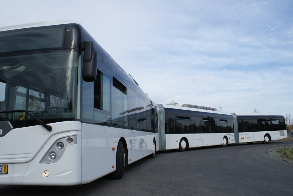Long white autotram
