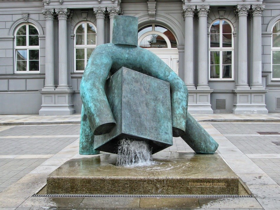 Sculpture of justice