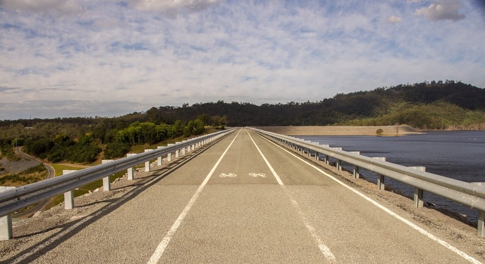 road across the lake to Queensland