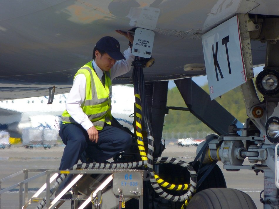 Airplane fueling free image download