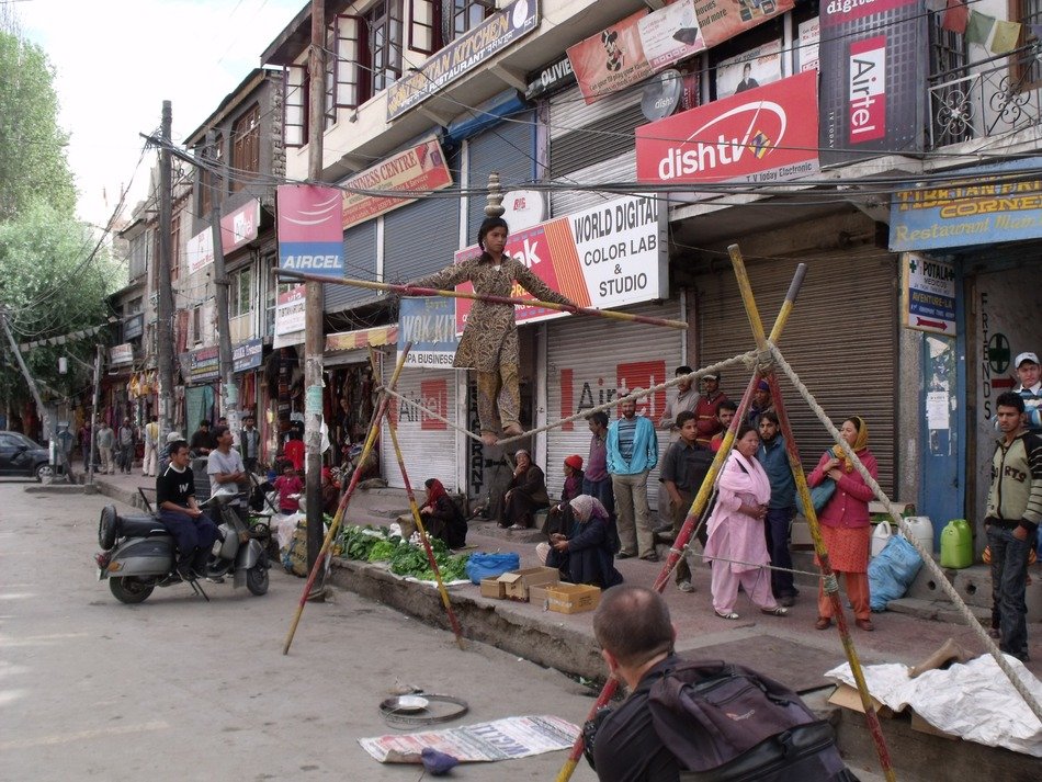 acrobats on the street in india