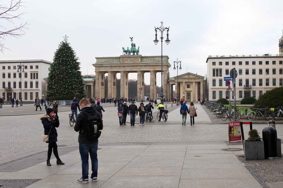 picture of brandenburg gate in Berlin