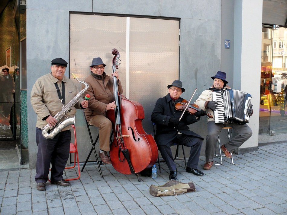 street musicians near the wall