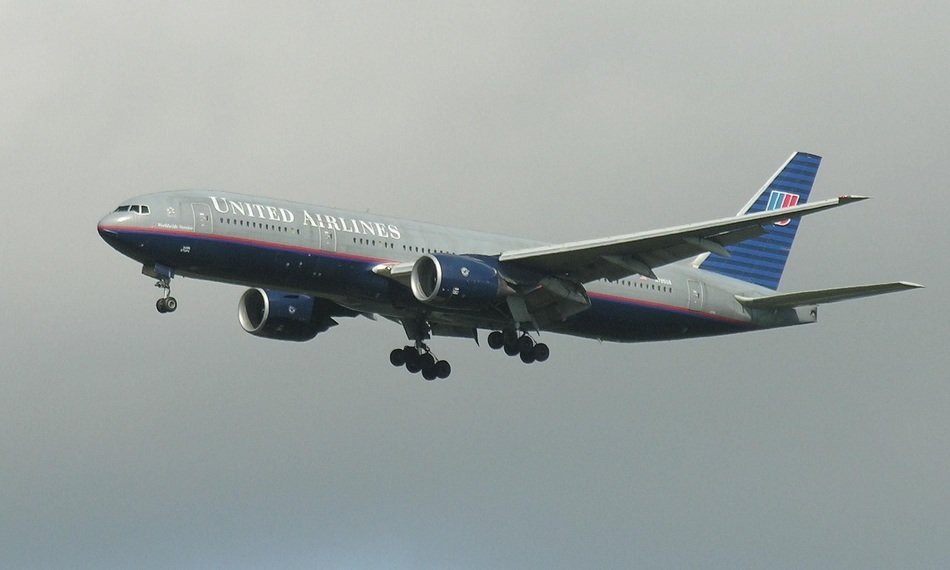 Boeing 777-200ER flies on Seattle