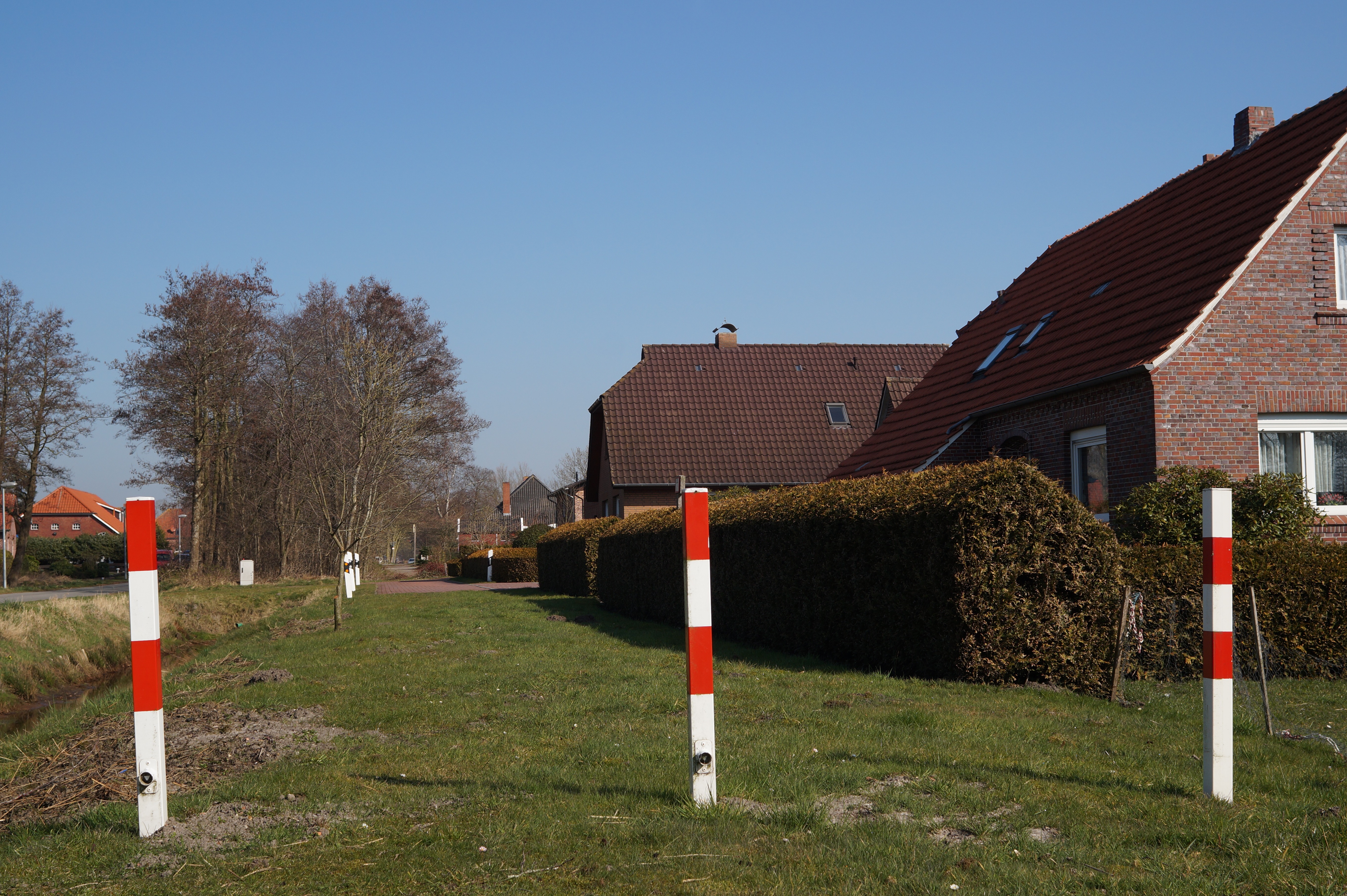 Частная дорога. Boundary Marker. Private Boundary. Boundary Markers by Country. Property line.