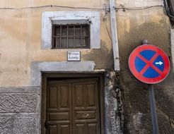 sign prohibiting a car parked in front of the building