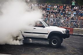 burnout of monster truck