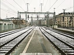 platform train station