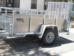 traction trailer for a vehicle