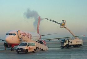 anti-icing of a aircraft at Berlin Airport