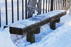 picture of the snowy bench in a park