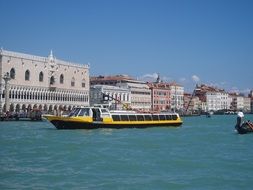 tourist water transport in Venice