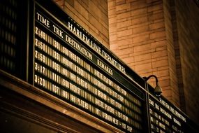 subway train schedule at Harlem station