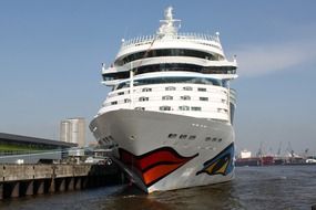 cruise ship on elbe