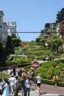 sunny lombard street in san francisco