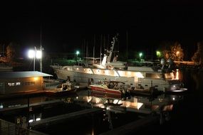 night photo of the yacht on the pier