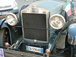 front of oldtimer fiat car with italian flag