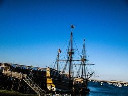 Picture of ship in port in ocean