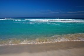 tropical coast, emerald green ocean in Cancun, Mexico