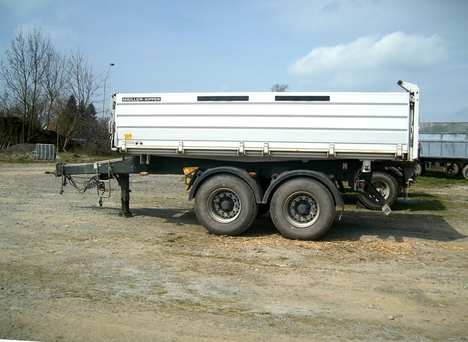 Trailers with wheels