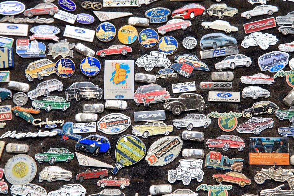 Oldtimer badge pins