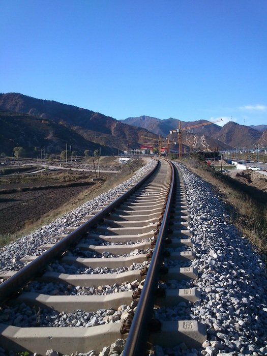 railway going to the mountains