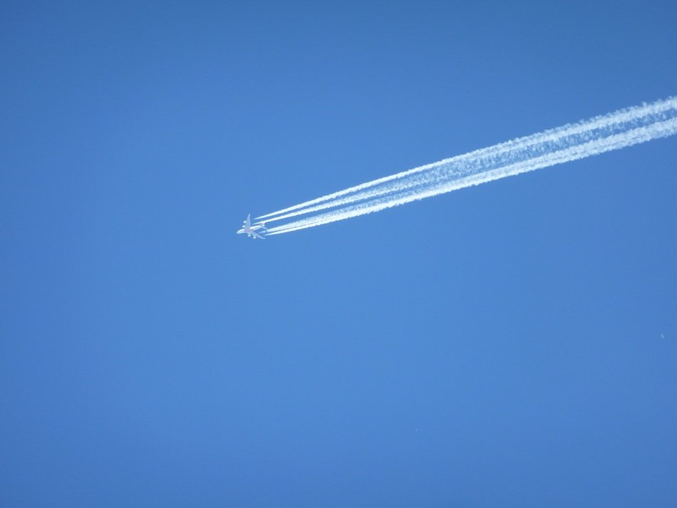 Contrail of the plane