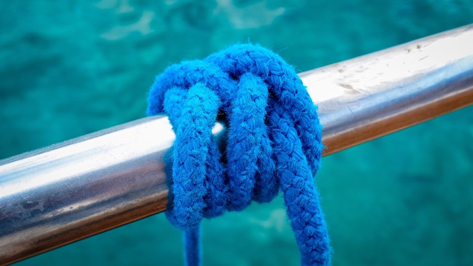 knot of blue rope