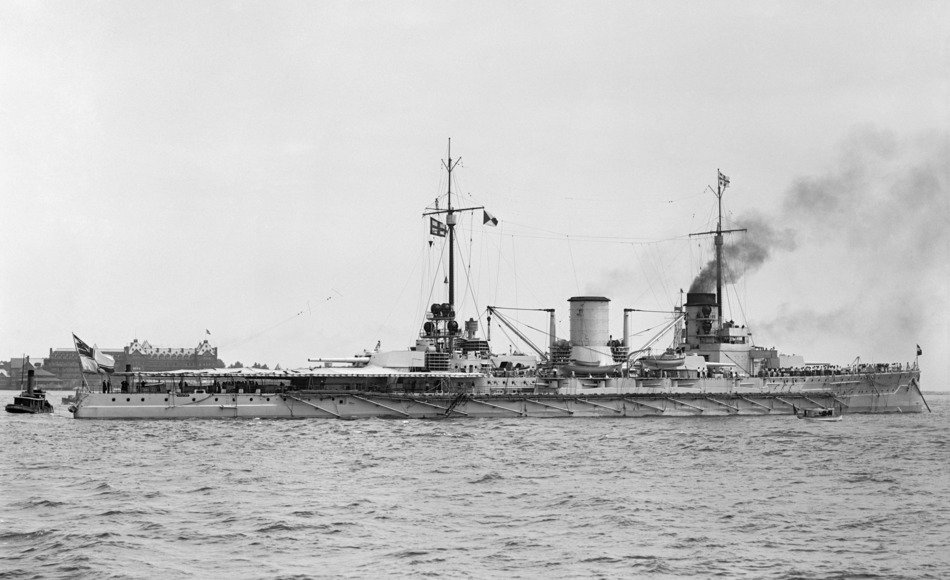 warship of 1912 in the port of Hampton Roads