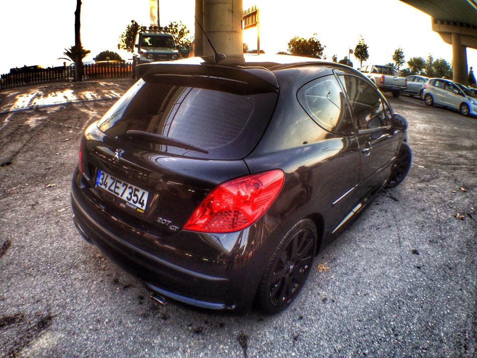black car, peugeot 207 gt