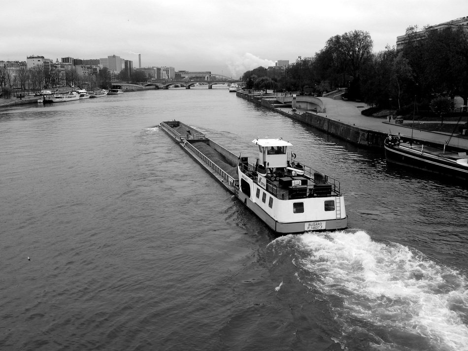 Peniche river transport