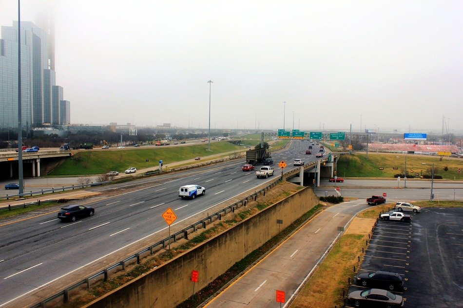 cars on the highway in dallas