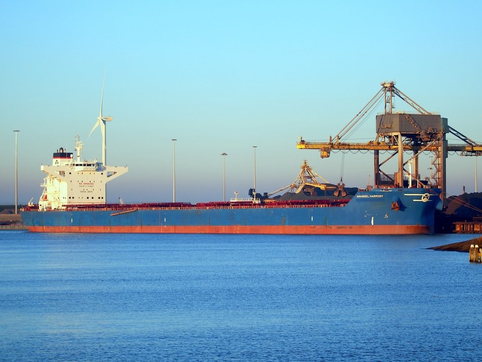 anangel harmony in a port