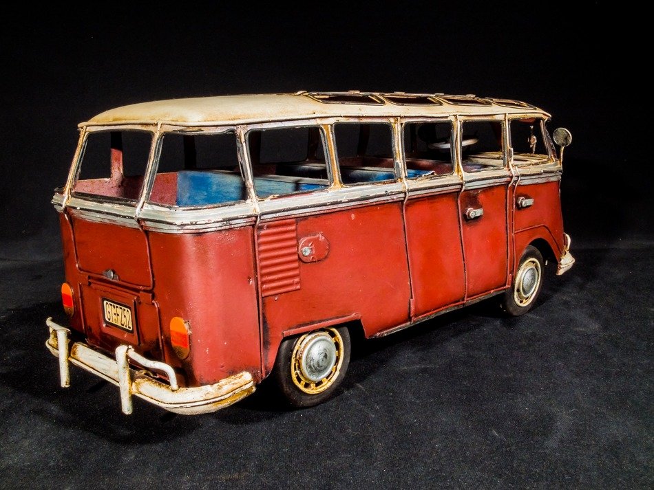 bus model in miniature