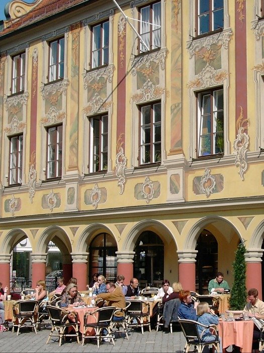 street cafe near the magnificent building