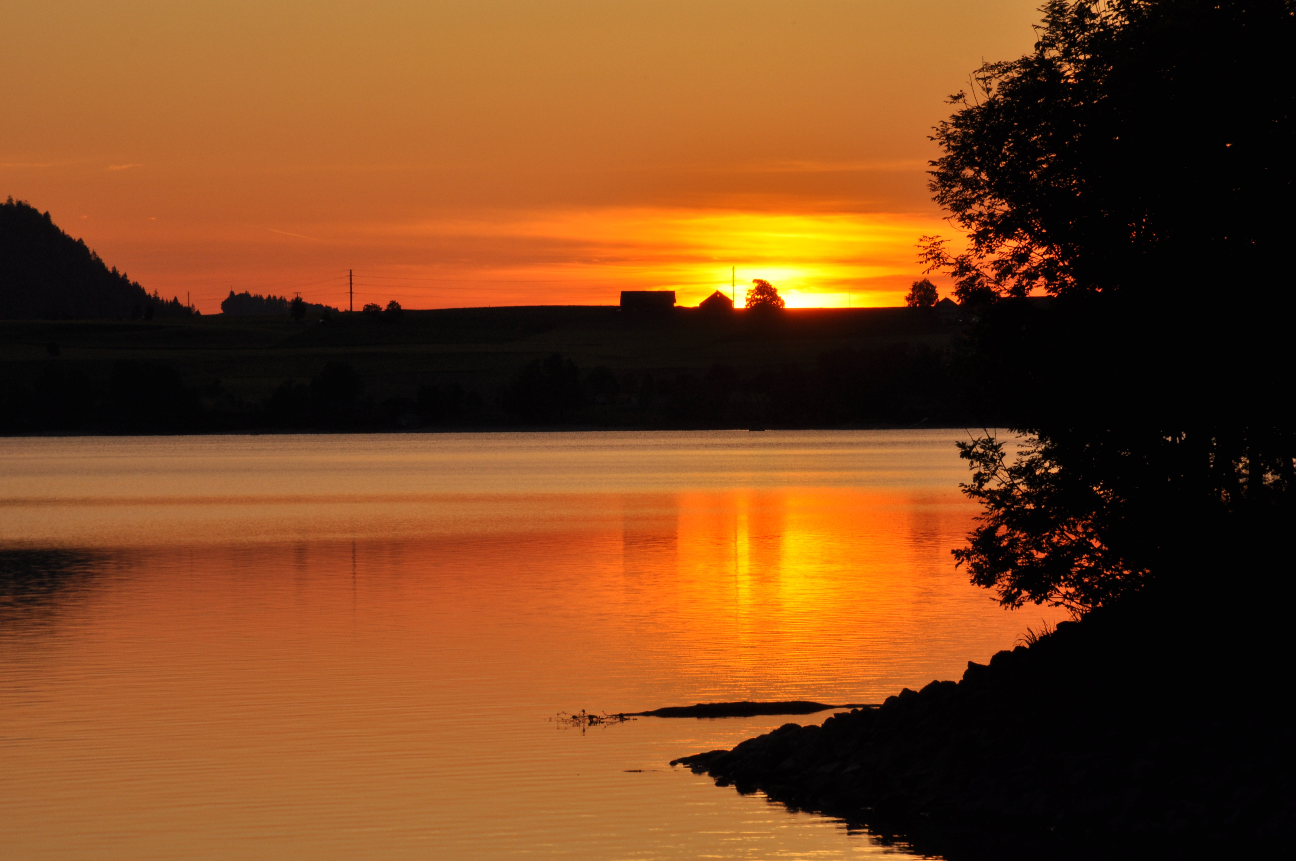 a-quiet-evening-on-the-lake-free-image-download